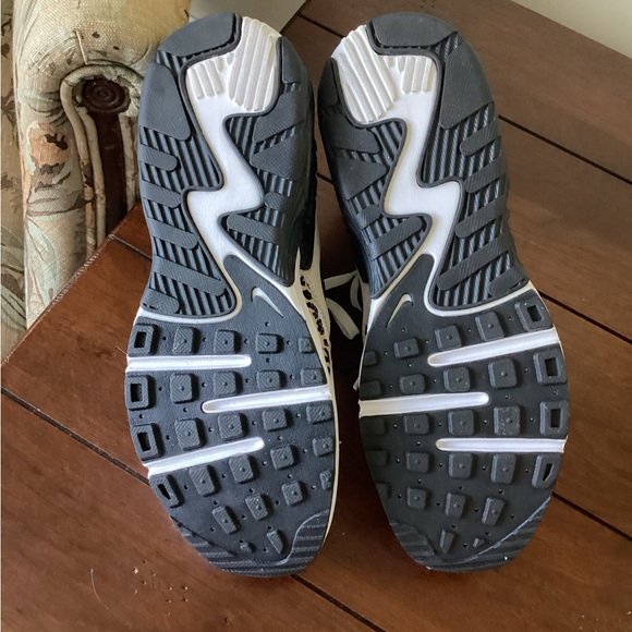 Nike Air White and Leopard Sneakers - Picture 4 of 5